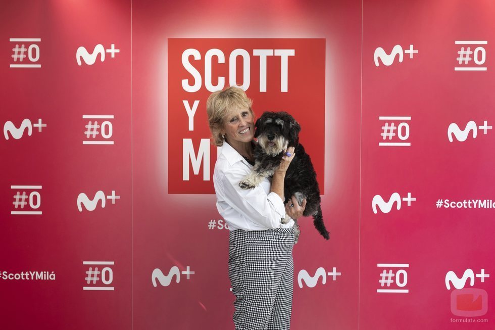 Scott y Milá posan en la presentación de la segunda temporada