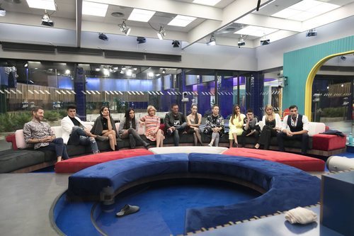 Los concursantes de 'GH VIP7' en el salón en la Gala 5 de 'GH VIP 7'