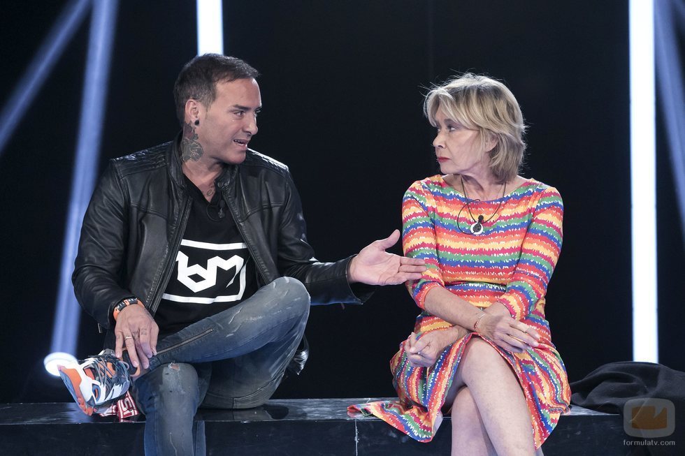 Dinio y Mila Ximénez en la sala de expulsión en la Gala 5 de 'GH VIP 7'