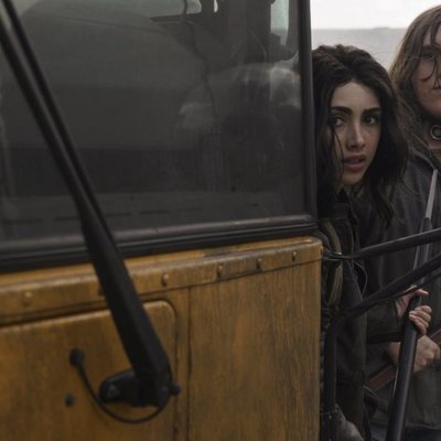 Alexa Mansour y Hal Cumpston en el segundo spin-off de 'The Walking Dead'