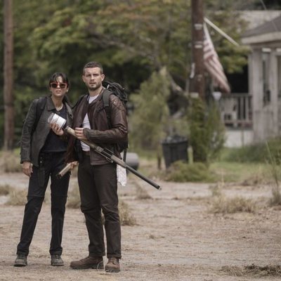 Annet Mahendru y Nico Tortorella en el segundo spin-off de 'The Walking Dead'