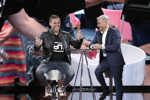 Dinio y Jorge Javier Vázque, riéndose en la Gala 5 de 'GH VIP 7'