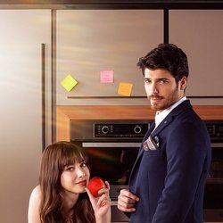 Özge Gürel y Can Yaman protagonizan 'Dolunay'