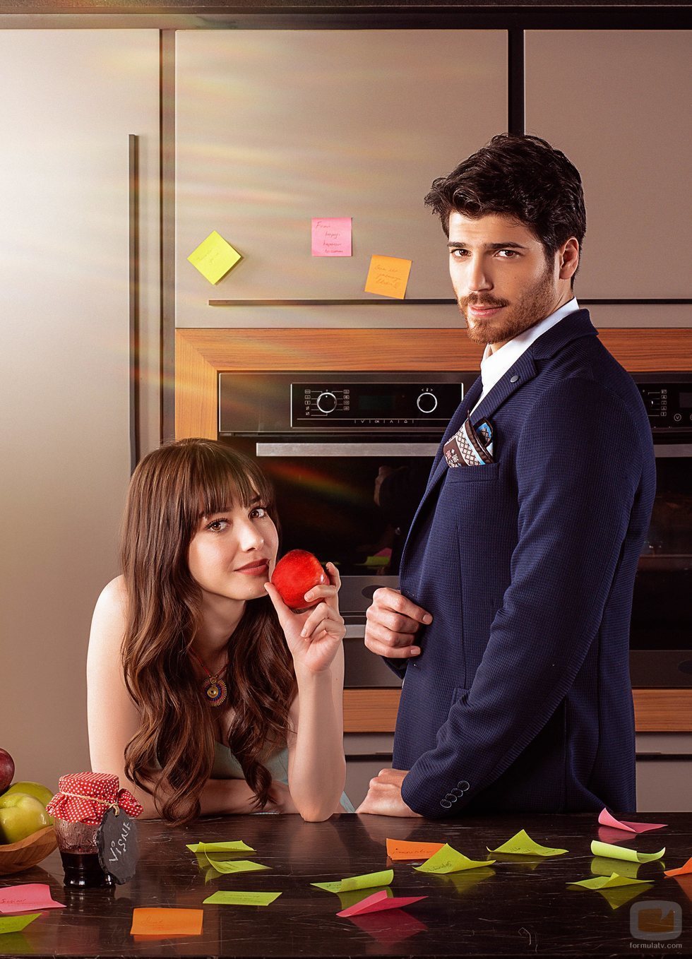 Özge Gürel y Can Yaman protagonizan 'Dolunay'
