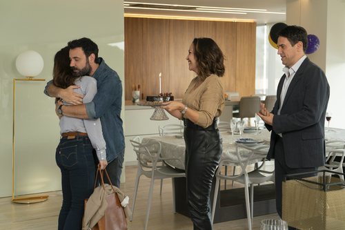 Las dos parejas protagonistas de 'El nudo', de Atresplayer Premium