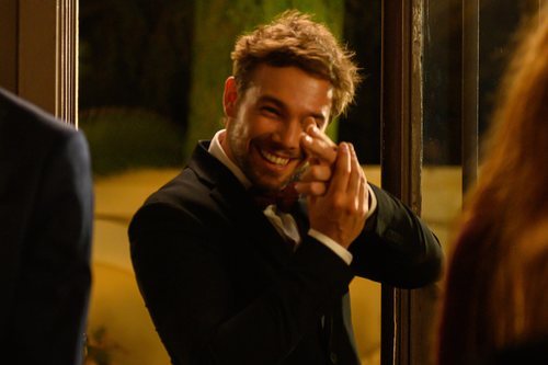 Pol Rubio dispara con las manos en 'Merlí: Sapere Aude'