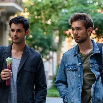Bruno y Pol pasean en 'Merlí: Sapere Aude'