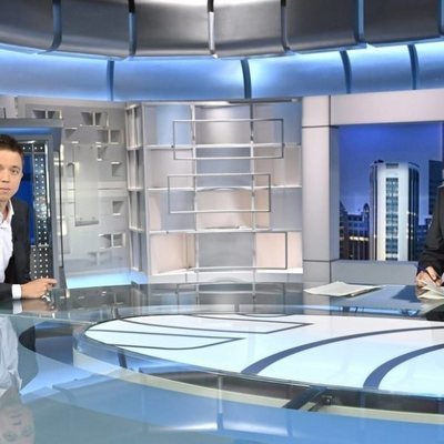 Pedro Piqueras entrevista a Íñigo Errejón en 'Informativos Telecinco'