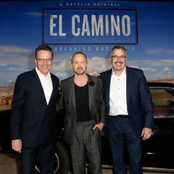 Bryan Cranston, Aaron Paul y Vince Gilligan en la premiere de 'El Camino: Una película de Breaking Bad'