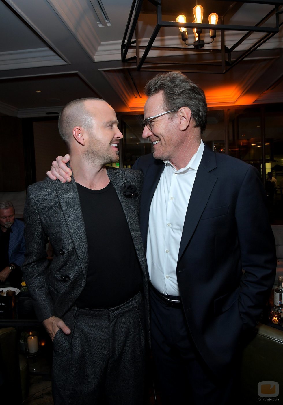 Aaron Paul y Bryan Cranston se reencuentran en la premiere de 'El Camino: Una película de Breaking Bad'