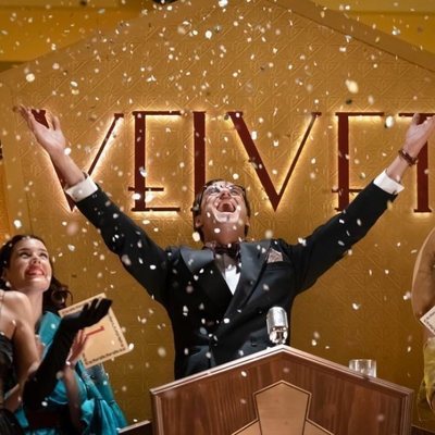 Asier Etxeandía es Raúl de la Riva en 'Velvet colección'