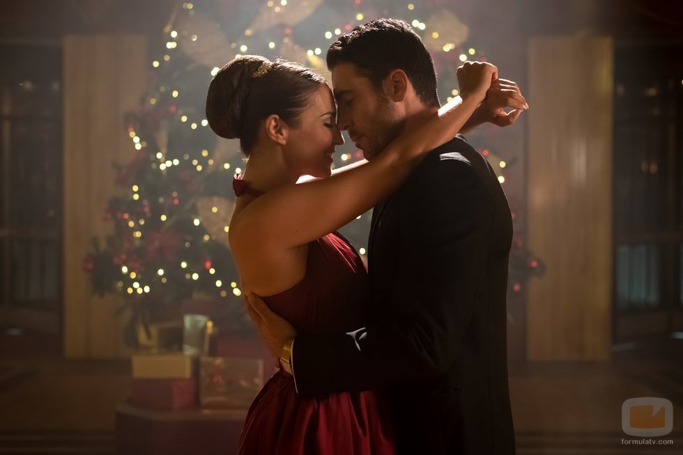 Paula Echevarría y Miguel Ángel Silvestre, en 'Velvet colección'