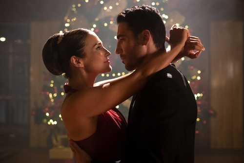 Paula Echevarría y Miguel Ángel bailando en 'Velvet colección'