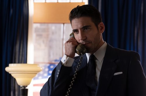 Miguel Ángel Silvestre es Alberto Márquez en 'Velvet colección'