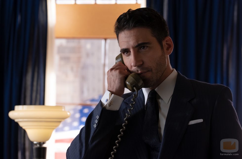 Miguel Ángel Silvestre es Alberto Márquez en 'Velvet colección'