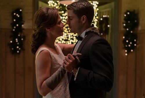 Maxi Iglesias y Aitana Sánchez-Gijón en 'Velvet colección'