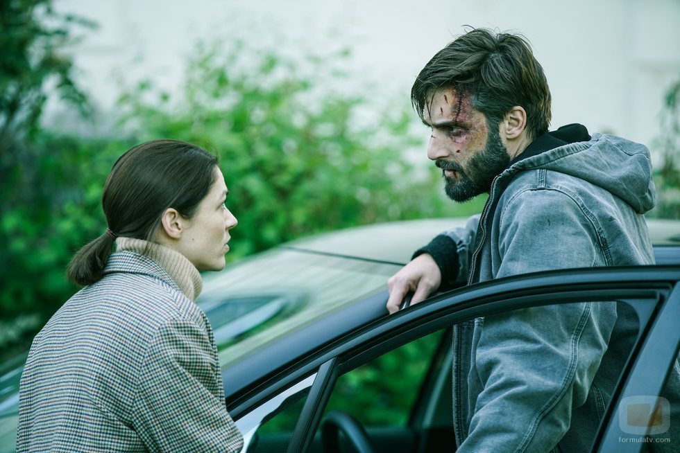 Los inspectores Adam Belmont y Julie Dulac, en 'Trauma' 