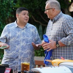 Manny Delgado y Jay Pritchett en la temporada 11 de 'Modern Family'