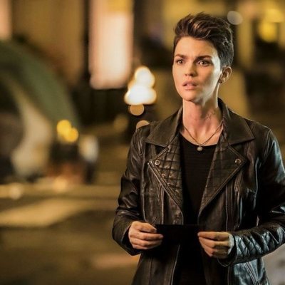 Ruby Rose en una escena del segundo episodio de 'Batwoman'
