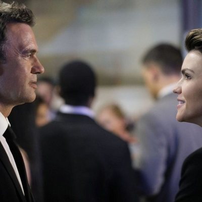 Dougray Scott y Ruby Rose, en una escena de 'Batwoman'