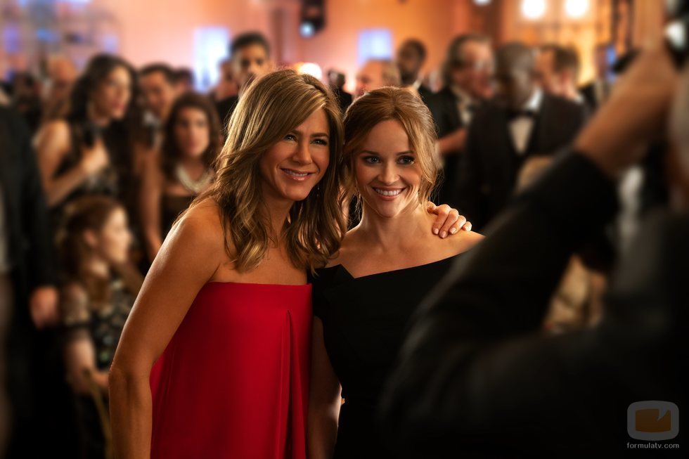 Alex Levy y Bradley Jackson posan juntas en un evento en 'The Morning Show'