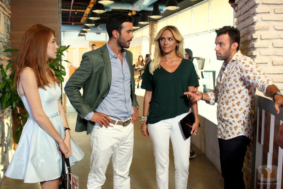 Salih Bademci, Sinem Ozturk, Elçin Sangu y Baris Arduç en 'Te alquilo mi amor'