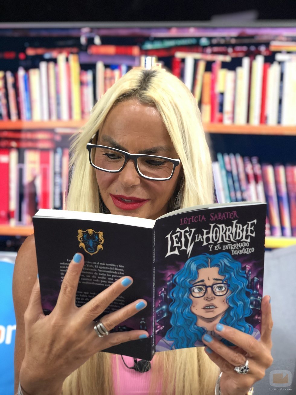 Leticia Sabater lee su novela "Lety La Horrible y el internado diabólico"