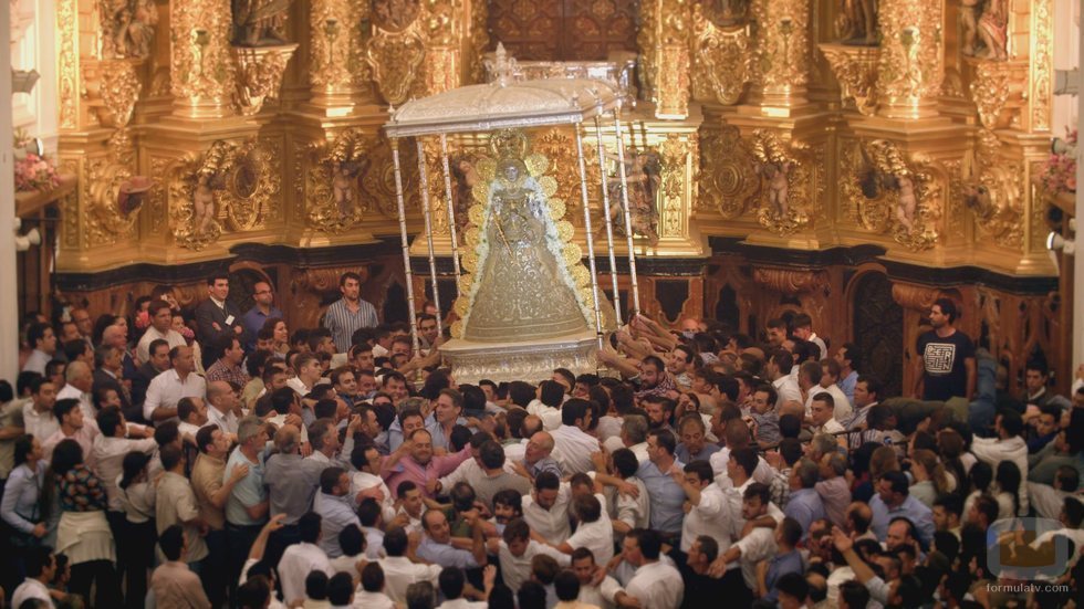 La Virgen del Rocío en una escena de 'Bajo escucha. El acusado'