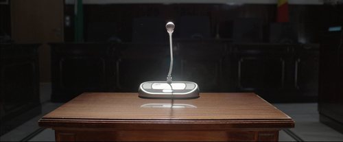 Micrófono en el juzgado de la miniserie 'Bajo escucha. El acusado'