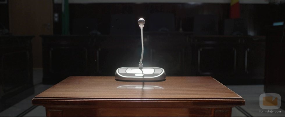 Micrófono en el juzgado de la miniserie 'Bajo escucha. El acusado'