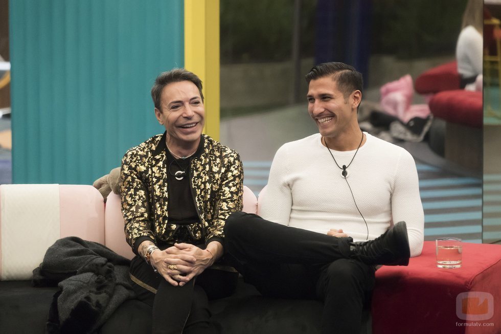 Gianmarco Onestini y el Maestro Joao ríen en la Gala 7 de 'GH VIP 7'