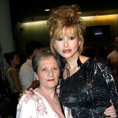 Yurena con su madre, Margarita Seisdedos