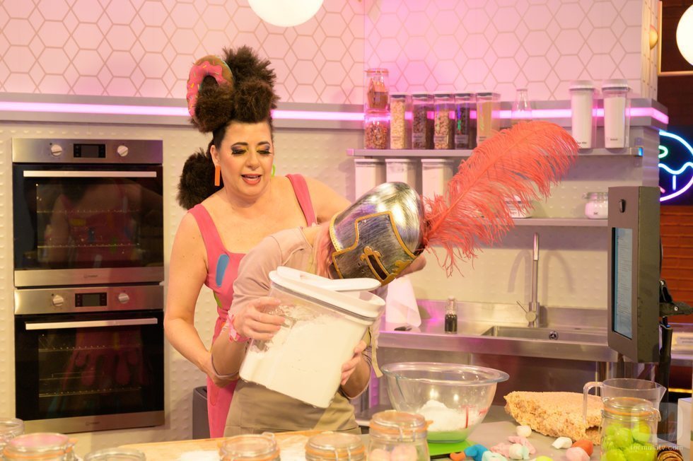 La Terremoto de Alcorcón con una de las concursantes de 'Niquelao!'