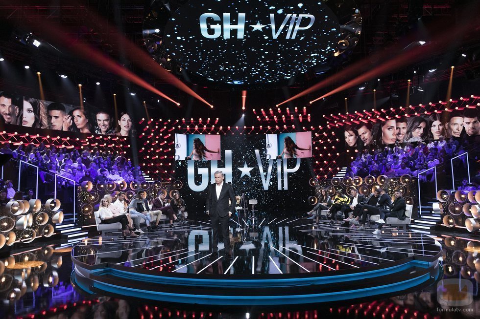Jorge Javier presentando la Gala 8 desde el plató de 'GH VIP 7'
