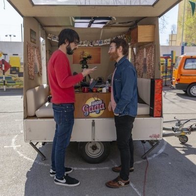 Manuel Burque y Quique Peinado, en la famosa caravana de 'Radio Gaga'