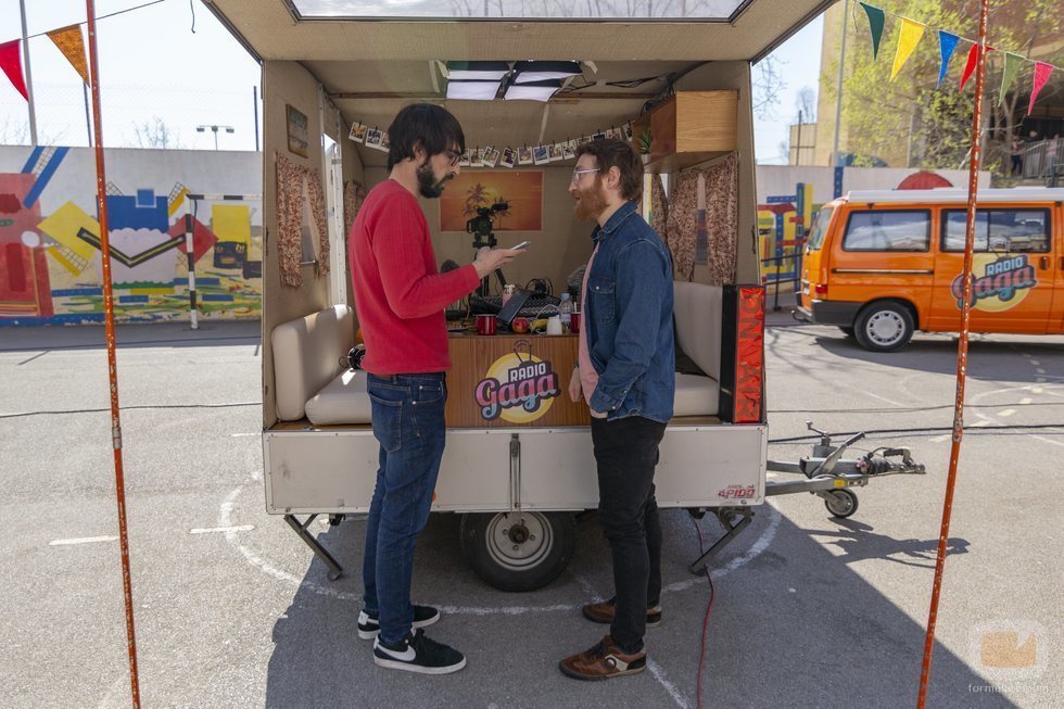 Manuel Burque y Quique Peinado, en la famosa caravana de 'Radio Gaga'