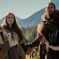 Jason Momoa y Hera Hilmar en 'See', serie de Apple TV+