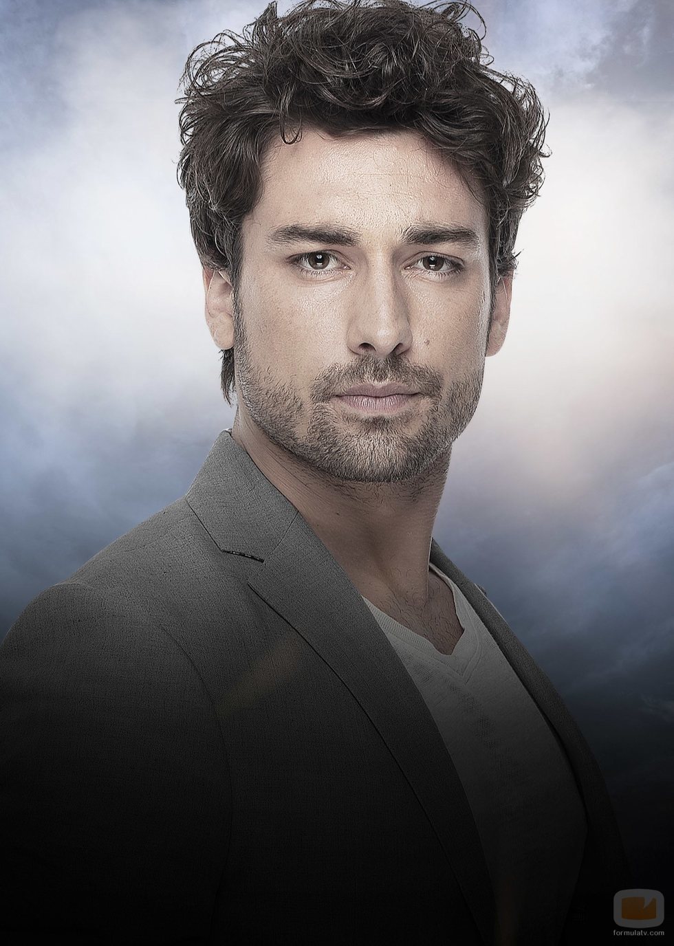 Alp Navruz es Cenk Çelen en 'No sueltes mi mano'