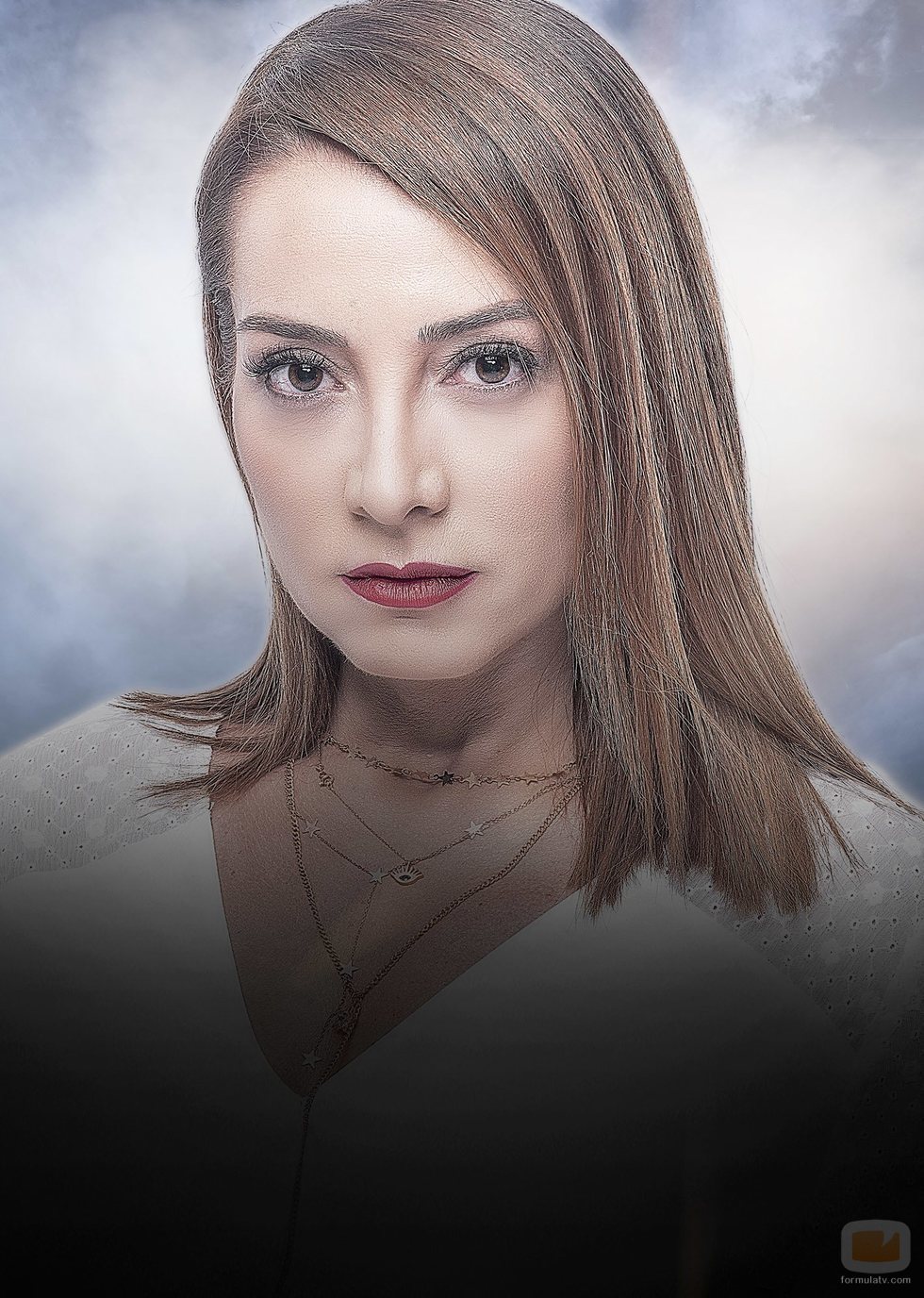 Dolunay Soysert es Sumru Günes en 'No sueltes mi mano'