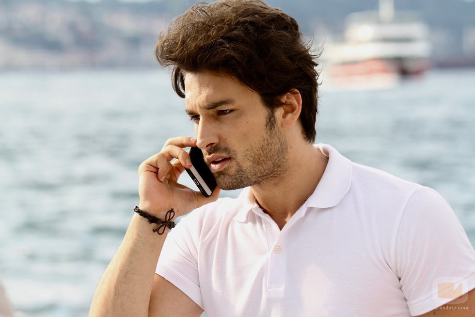 Alp Navruz en 'No sueltes mi mano'