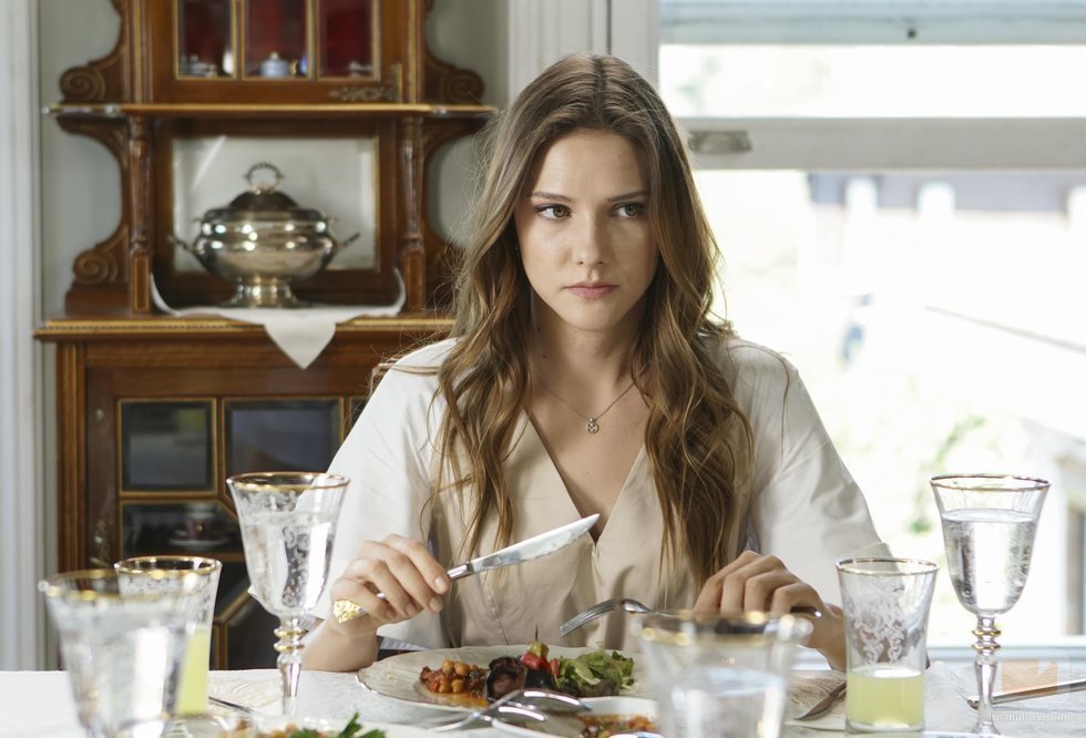 Alina Boz es la protagonista de 'No sueltes mi mano'