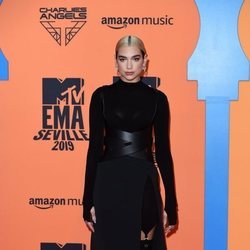 Dua Lipa en la alfombra roja de los MTV EMAs 2019