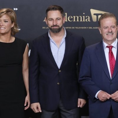 Santiago Abascal con María Casado y Manuel Campo Vidal en el 'Debate electoral 4-N'