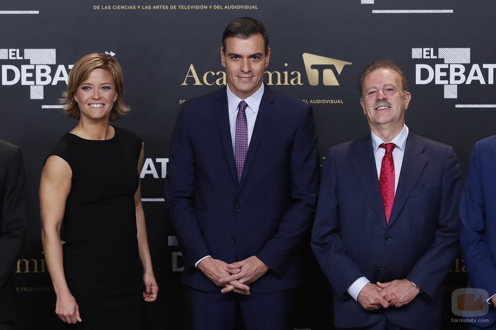 Pedro Sánchez con María Casado y Manuel Campo Vidal en el 'Debate electoral 4-N' 