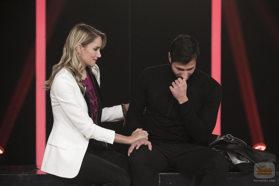 Alba Carrillo consuela a Gianmarco Onestini, en la Gala 10 de 'GH VIP7'