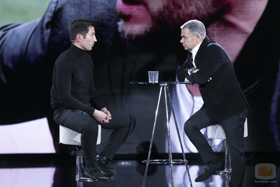 Jorge Javier Vázquez, atento a lo que dice Gianmarco en la Gala 10 de 'GH VIP 7'