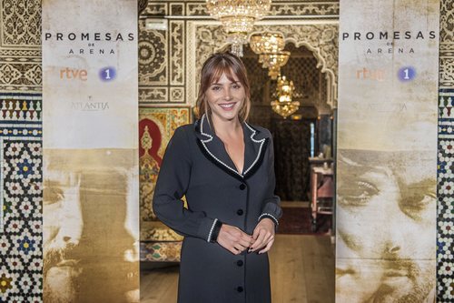 Andrea Duro posa en la rueda de prensa de 'Promesas de arena'