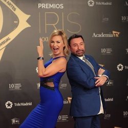 Marlene Mourreau y José Manuel Parada posan en los Premios Iris 2019