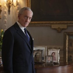 Charles Dance es Lord Mountbatten en la tercera temporada de 'The Crown'