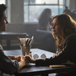 Joe y Candace en la segunda temporada de 'You'